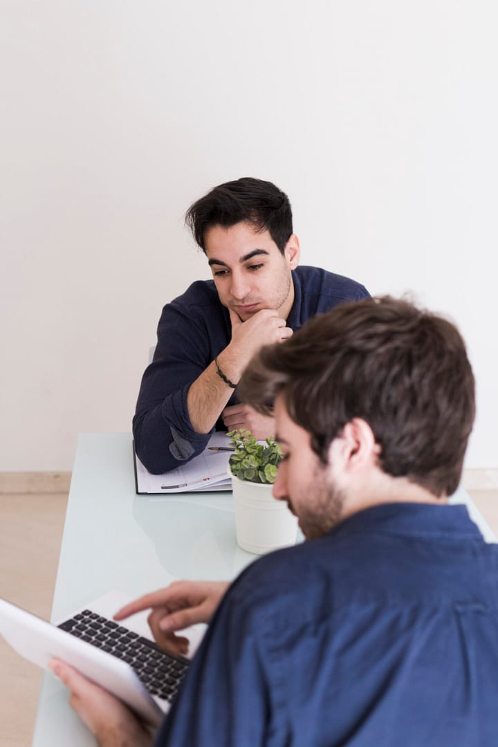 man showing presentation colleague scaled
